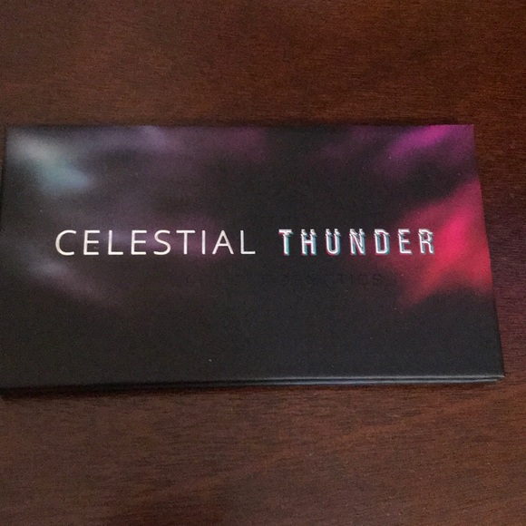 Eye shadow palette - Picture 1 of 3